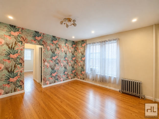 Photo - 43 AVENUE Unit #2