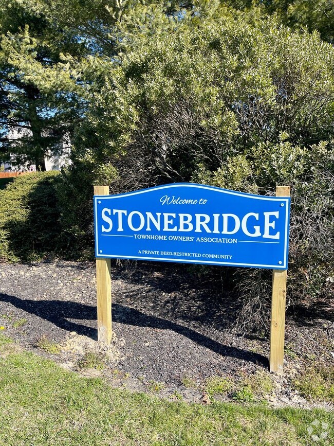 Building Photo - Welcome to Stonebridge Townhomes!