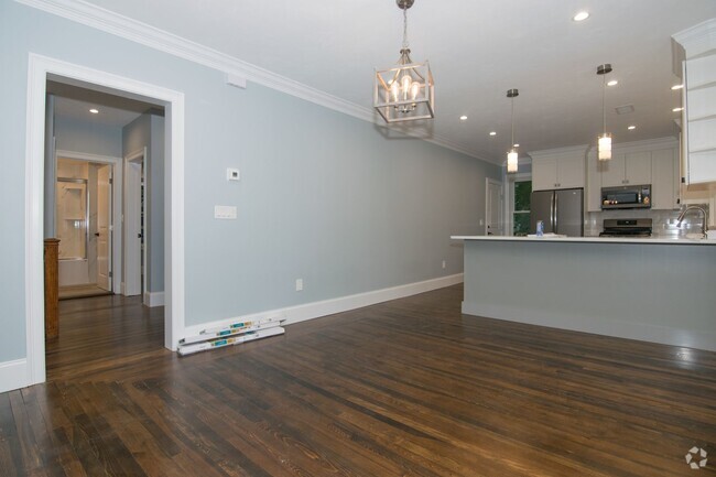 Building Photo - Fully Renovated Unit in Brighton for May 1... Rental