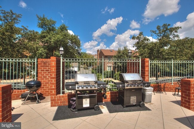 Grilling Open Area - 1045 N Utah St Unit 707