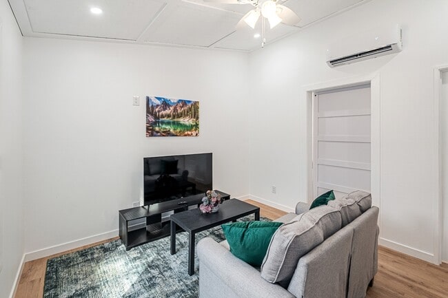 Photo - 720 Pritchett Ln