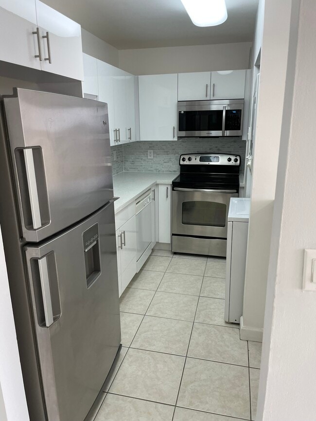 Photo - 8261 NW 8th St Unidad 429