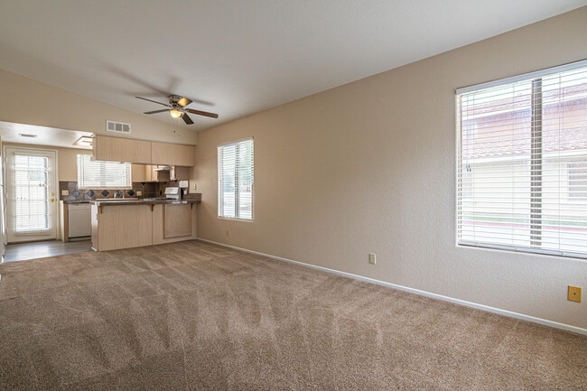 Photo - 450 Tava Ln