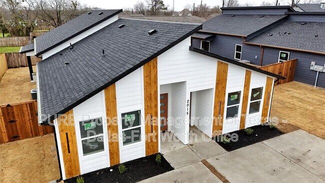 Photo - 2015 Stuart St