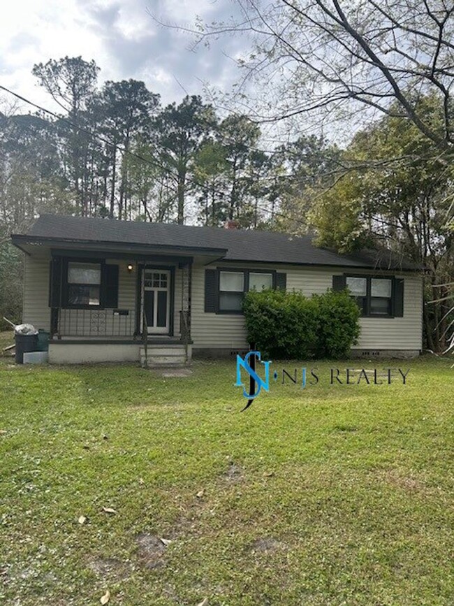 Just Reduced!! RENOVATED 4/2 1494 sq. ft... - Just Reduced!!   RENOVATED 4/2 1494 sq. ft... House