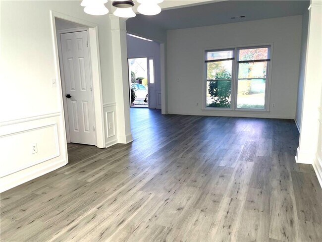 Photo - 6440 Barwick Ln