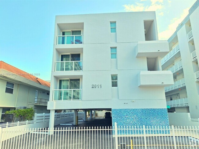 Building Photo - 2011 Bay Dr Unit 1 Rental