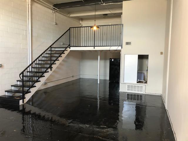 Building Photo - 2501 S Harwood St Unit 7