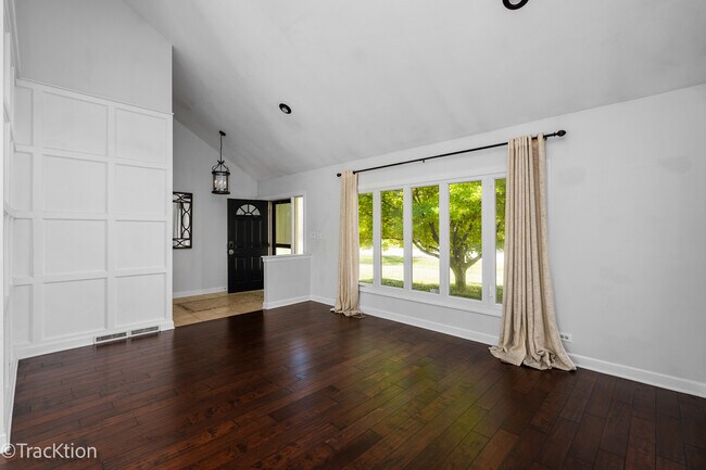 Photo - 11S639 McGrath Ln