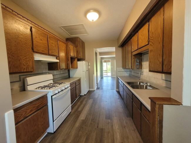 Photo - 802 E 15th St