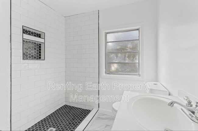 Photo - 929 Heflin Ave E