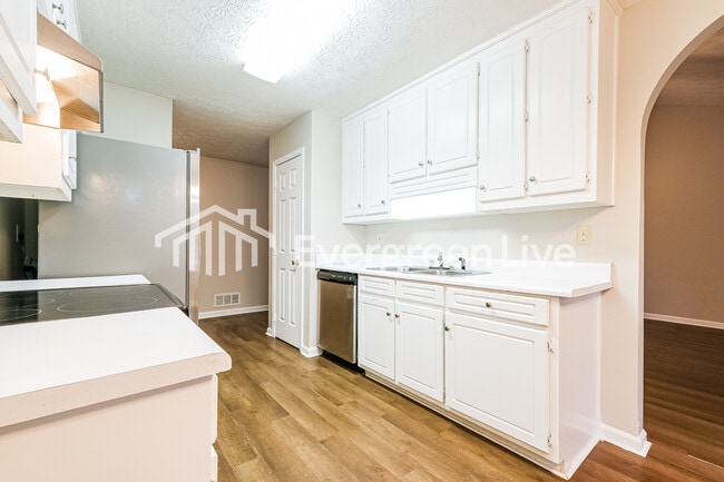 Photo - 528 Arcadia Ct