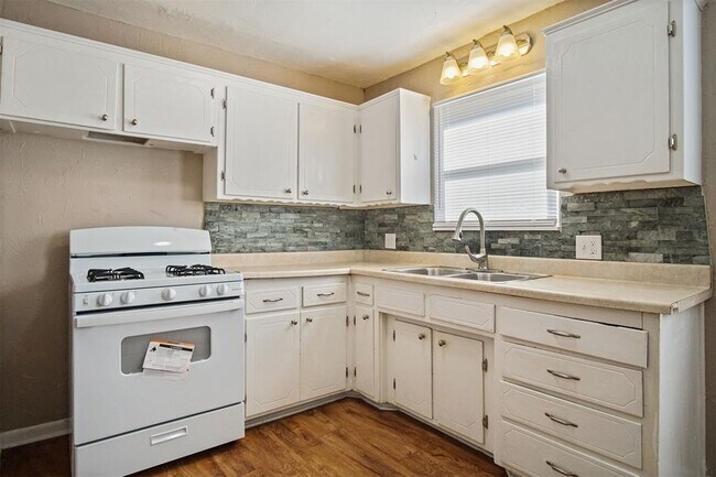 Photo - 1717 Symphony Ln