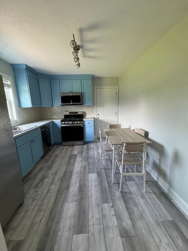 Kitchen - 214 Lindell Dr Unit B