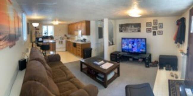 Building Photo - 708 S 12th Ave Unit downstairs Rental