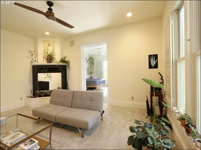 Photo - 1033 SE Franklin St