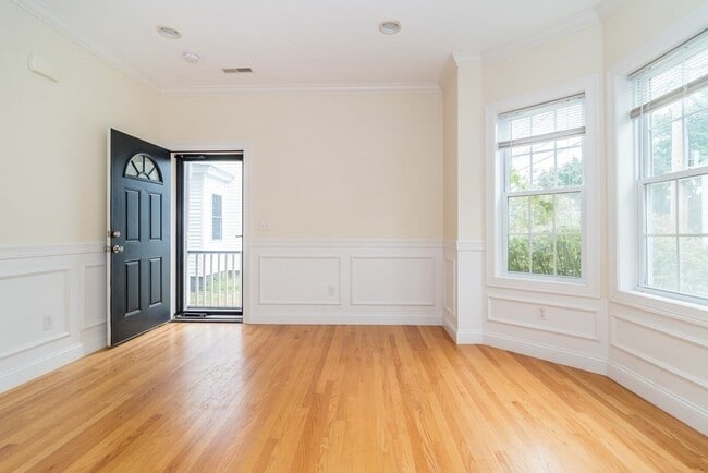 Photo - 123 Russell St