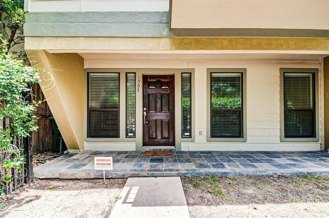 Photo - 1507 Paige St
