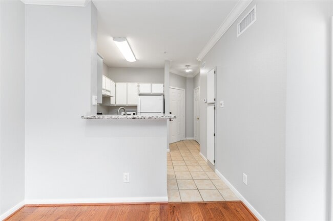 Building Photo - 3231 Allen Pkwy Unit 1211