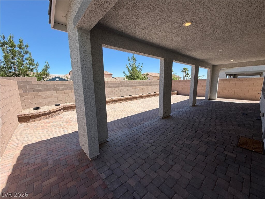 Photo - 8030 Minavalle Ave