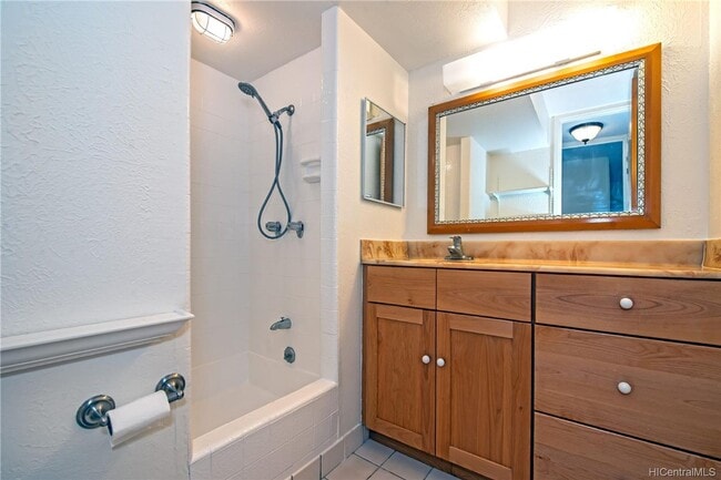 Photo - Hale O Kalani Towers - High rise building in Makiki 2 bedroom, 1 bath, 1 parking incl water and s... Unit 403