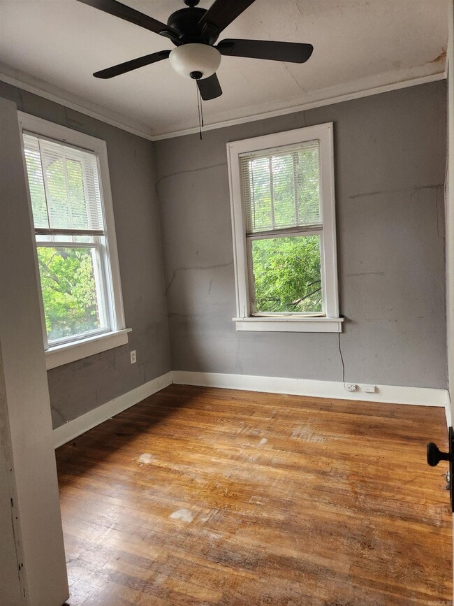 Photo - 408 E 9th St