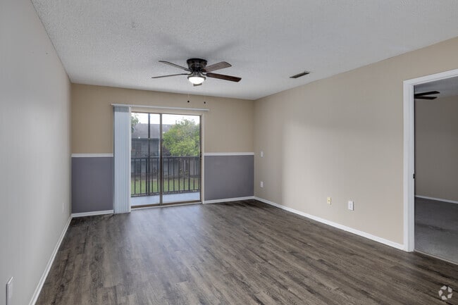 2BR, 2BA - 1,150SF - Living Room