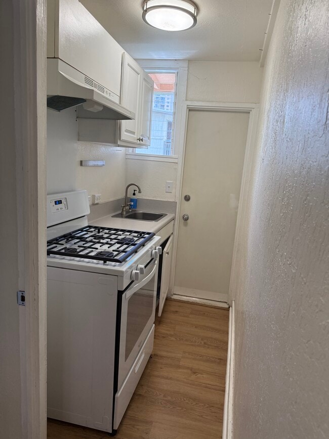 Photo - 607 Isenberg St Unit 6