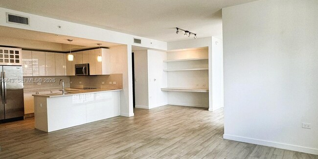 Building Photo - 999 SW 1st Ave Unit 1604-ML A12064443