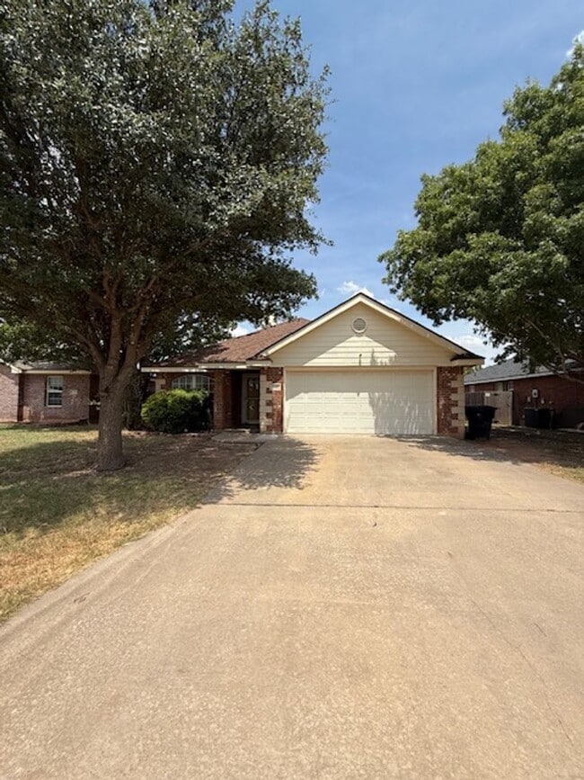 Building Photo - 6610 Inverness St Rental