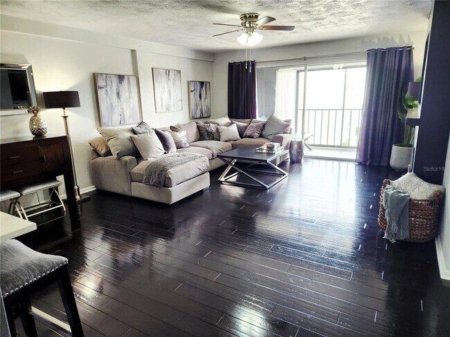 Photo - 4651 1st St NE Unit 306