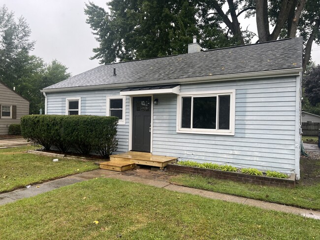 Building Photo - 1318 E St Andrews Rd Rental