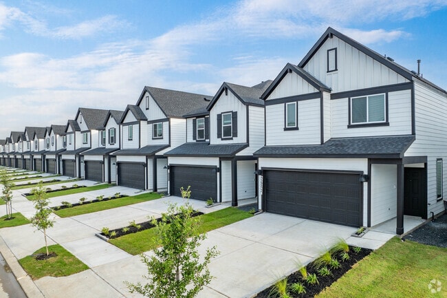 Building Photo - The Oaks at Grand West Rental