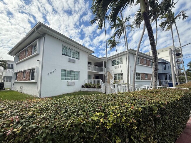 Building Photo - 6930 Rue Vendome Unit 3