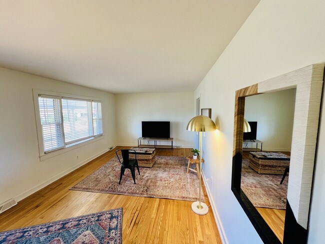 Building Photo - 1813 Alpine Dr
