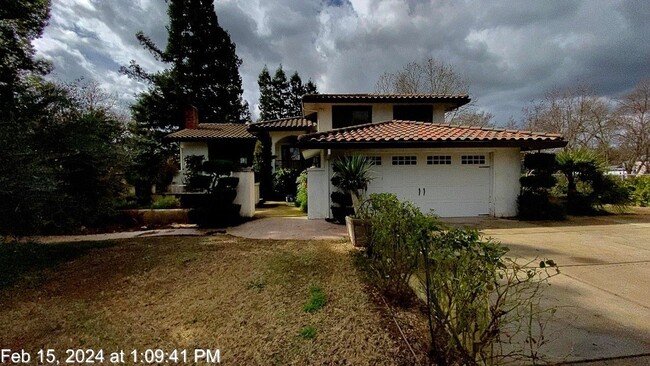 Country Setting in Town - Country Setting in Town Townhome