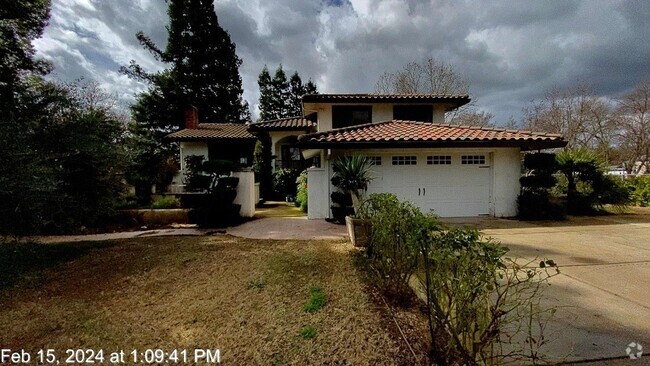 Building Photo - Country Setting in Town Rental