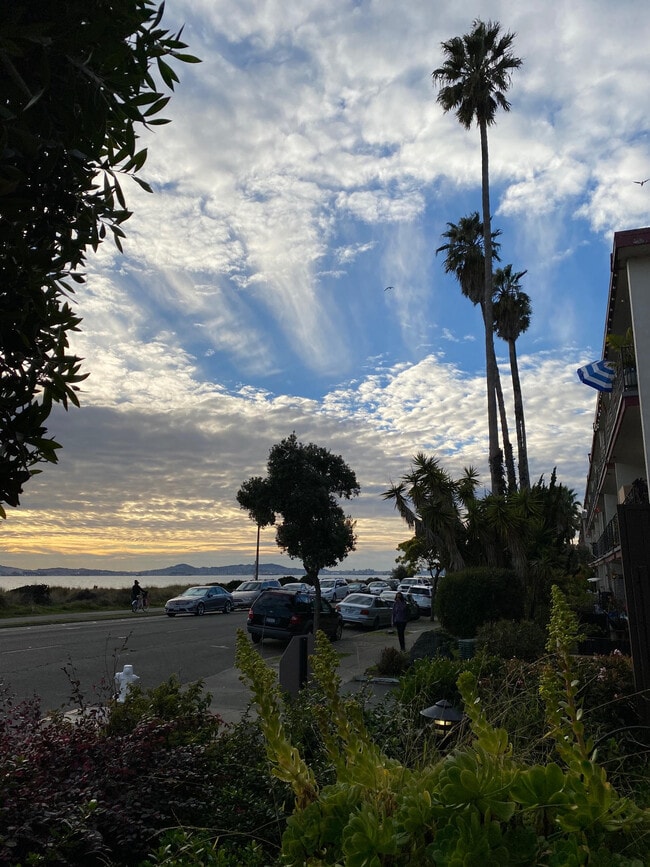 Early Evening - Kona Kai Apartments