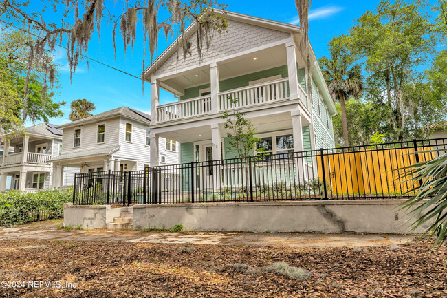 Photo - 117 W 3rd St Casa