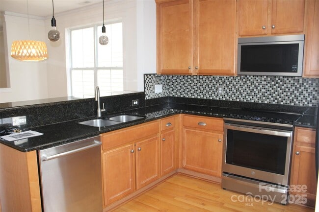 Photo - 541 Jetton St