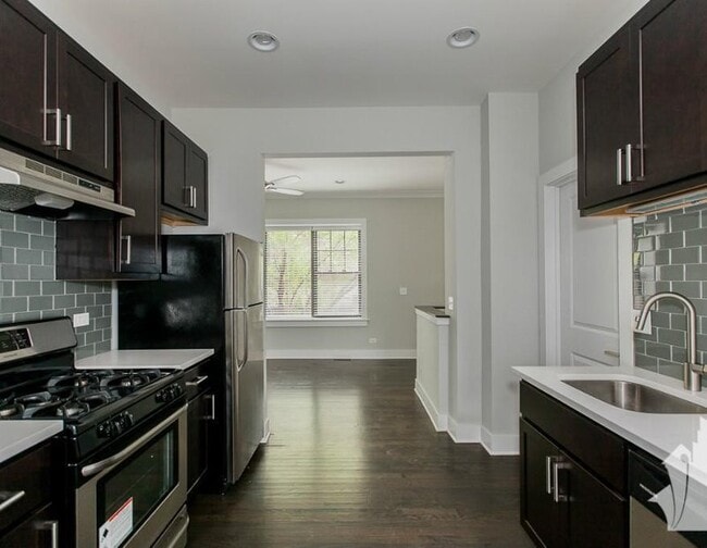 Photo - 1952 W Nelson St Unit 2E