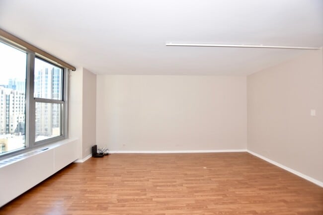 Photo - 152 W Superior St Condo Unit 4R