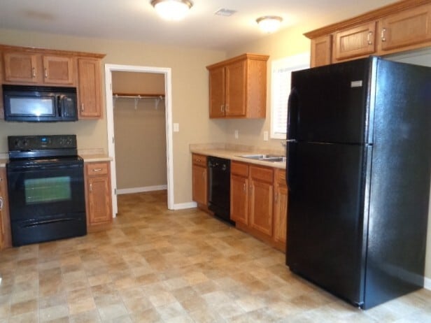 Photo - 720 Arrowfield Dr