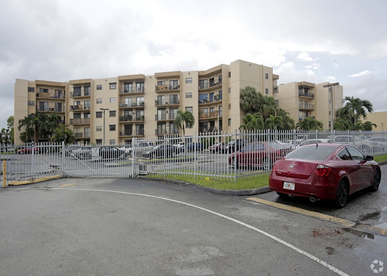 Photo - Versailles Plaza Condominium