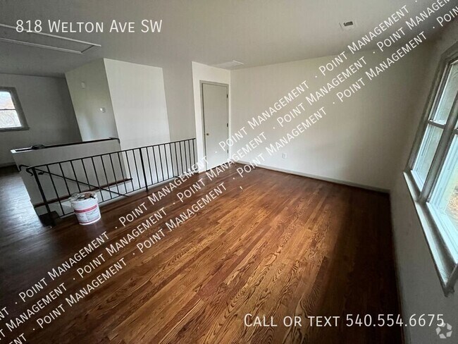 Building Photo - 2 Bed 1 Bath, Split Level Duplex Rental