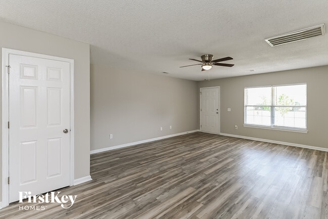 Photo - 2024 Clipstone Dr