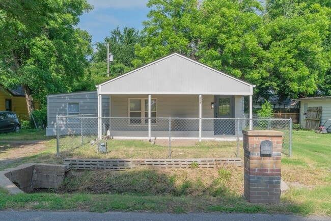 Building Photo - Updated 2 Bed in El Reno