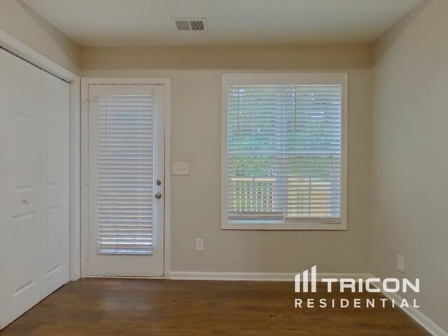 Photo - 119 Creekwood Dr