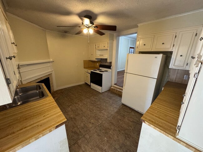 Photo - West Iredell Area - 4BR / 3BA + Carport