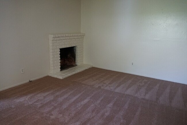 Photo - 3 bedroom 1 bath duplex in the wonderful city of Fair Oaks!